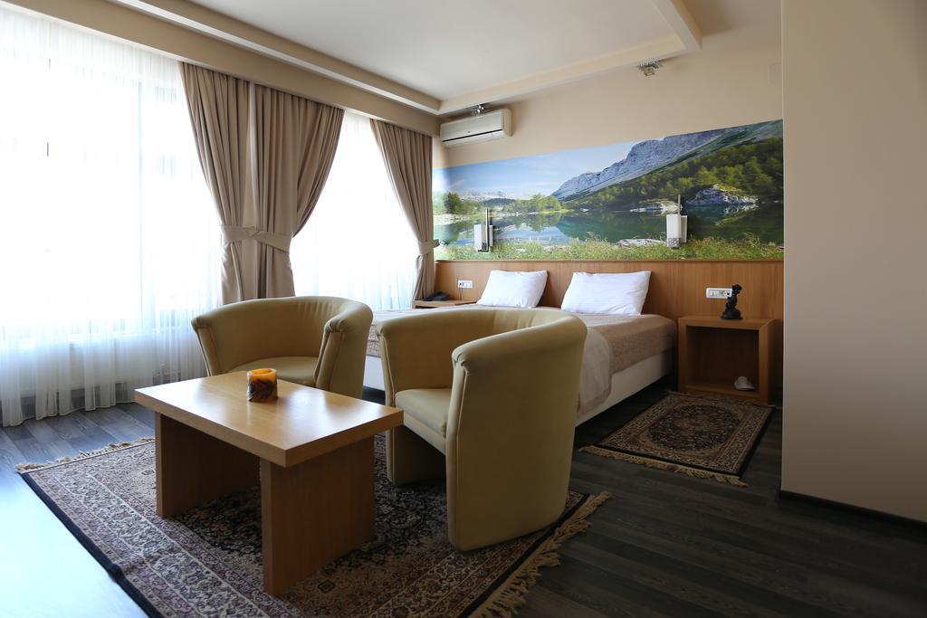 טטובו Hotel Lirak מראה חיצוני תמונה
